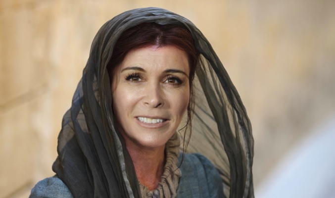 Lydia Bosch como Catelyn Stark