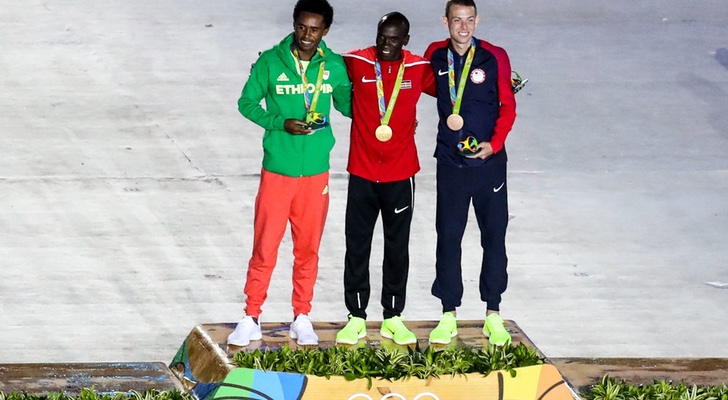 Imagen de tres atletas