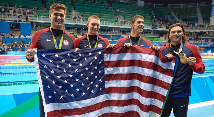 Imagen de Michael Phelps y sus compañeros de natación