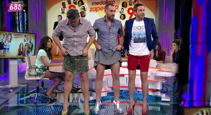Frank Blanco, Miki Nadal y Jorge Ponce con minifaldas y tacones
