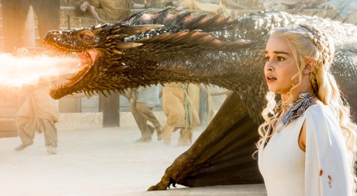 Imagen de Daenerys y uno de los dragones