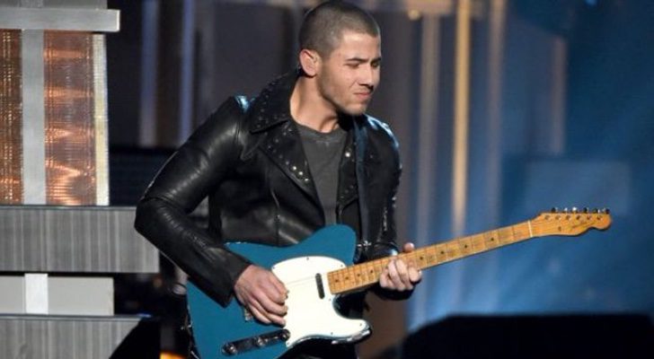 El solo de guitarra de Nick Jonas