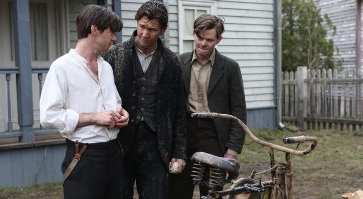 Bug Hall, Michiel Huisman y Robert Aramayo en 'Harley and the Davidsons'