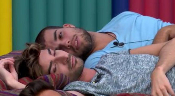 ¿Aprovechará Miguel para declararse a su amigo ahora que Adara no puede impedirlo?