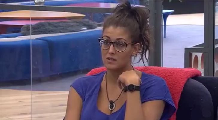 Clara se entera de que ya no está en la cocina