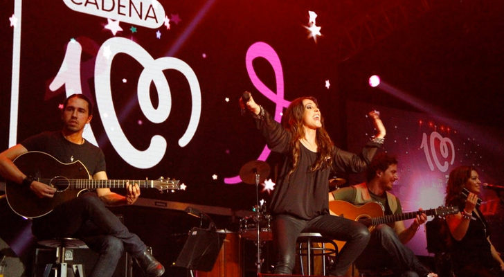 Malú durante el concierto de &#39;Por ellas&#39; de 2015