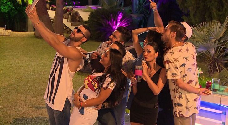 Los participantes de 'Super Shore' se hace un selfie