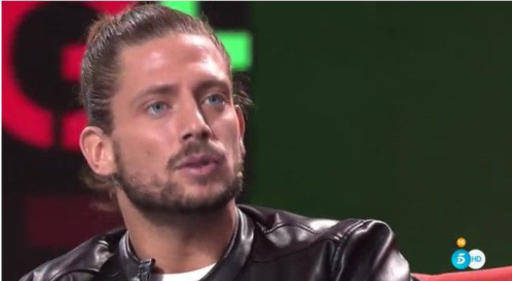 El concursante ha confirmado que sigue con su novia, a pesar de estar molesta por lo ocurrido