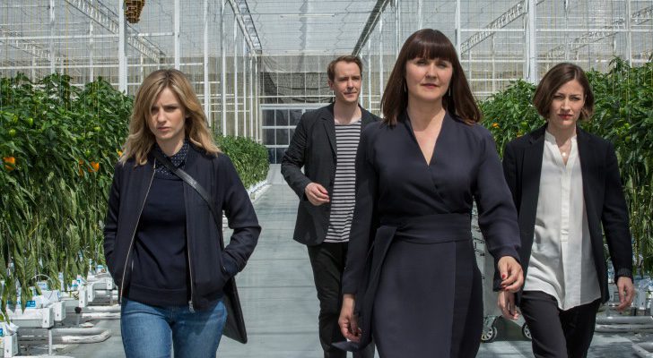 Faye Marsay, Jonas Karlsson, Esther Hall y Kelly Macdonald en &#39;Black Mirror&#39;