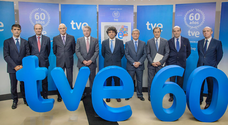 Directivos de TVE junto a los representantes de Correos y Fomento en el 60 aniversario de la cadena