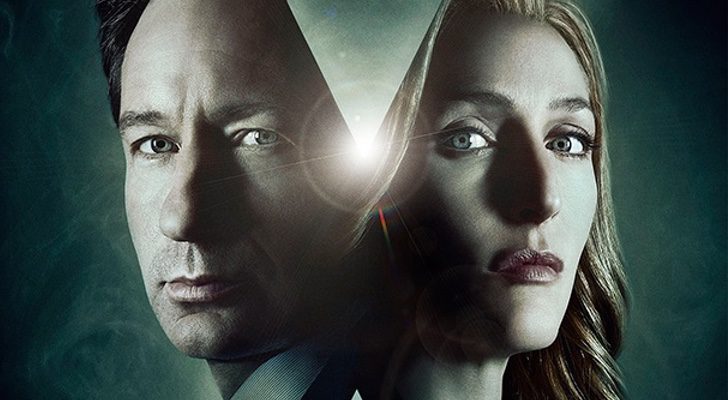 Los agentes Mulder y Scully de la serie 'Expediente X'