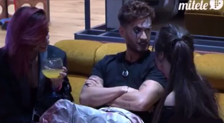 Rodrigo hablando con sus compañeros en 'Gran Hermano'