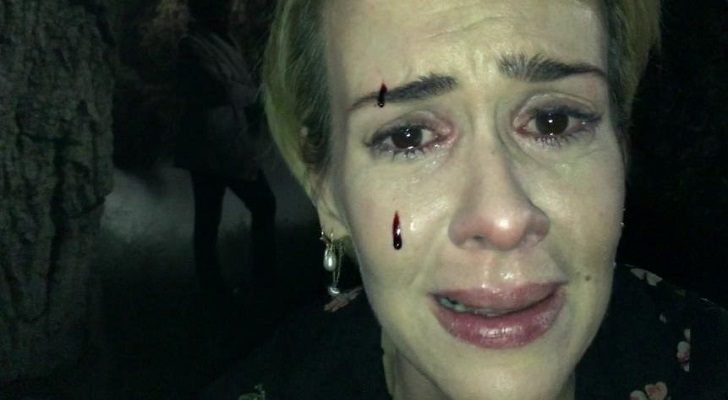 Audrey llora desconsolada en 'American Horror Story: My Roanoke Nightmare'