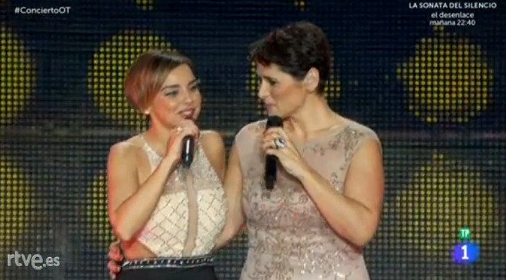 Chenoa y Rosa cantando Sueña