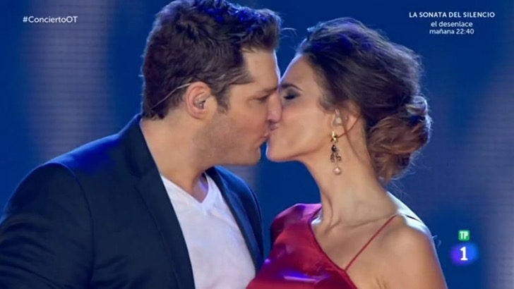 El beso de Nuria Fergó y Manu Tenorio
