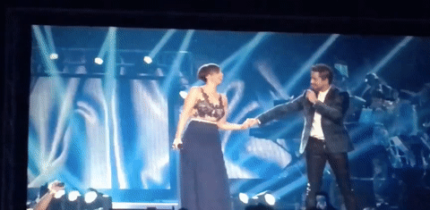 Cuando intentas soltarle la mano a tu ex disimuladamente