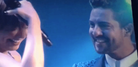 Cuando finges que lo que te están contando es súper interesante