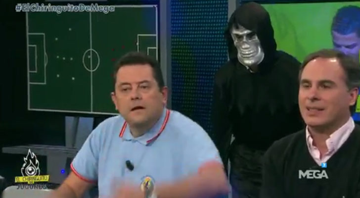 Tomás Roncero a punto de ser sorprendido en &#39;El chiringuito de Jugones&#39;