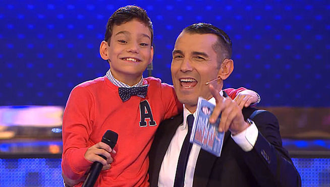 La joven estrella del talent junto con Jesús Vázquez