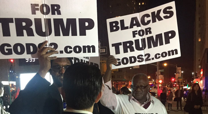 Un grupo de votantes negros apoyan a Trump