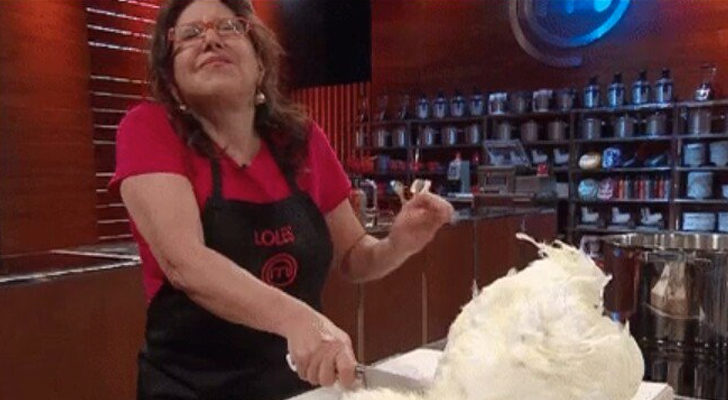 Loles León se enfrenta a un pollo aun con plumas en &#39;Masterchef Celebrity&#39;