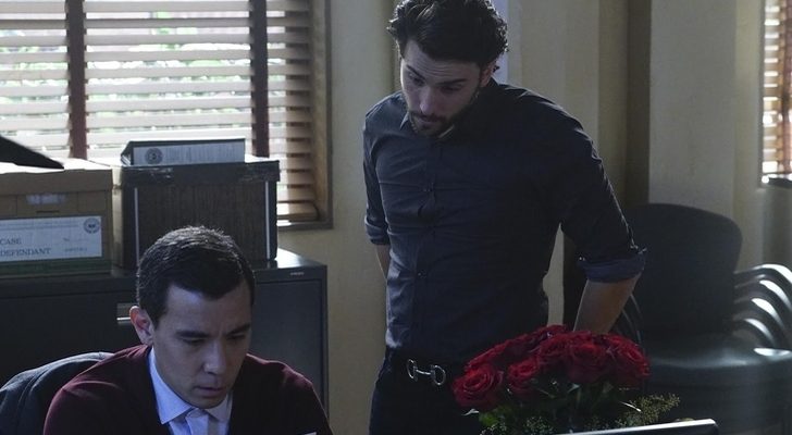 La relación entre Connor y Oliver se va haciendo cada vez más complicada en 'How To Get Away With Murder'