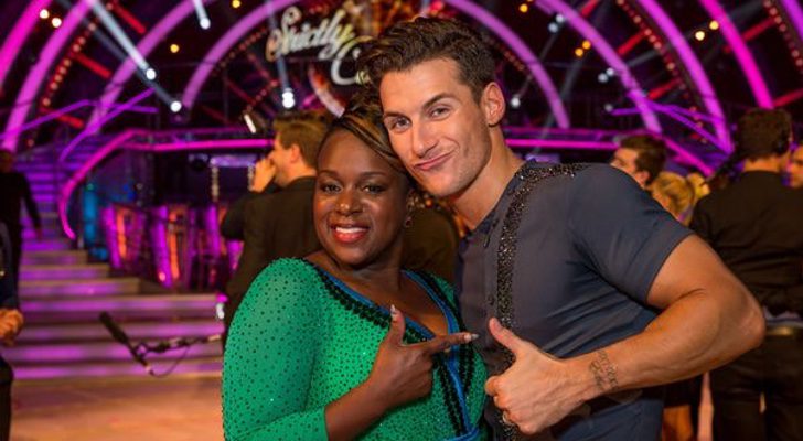 Gorka Márquez junto con una participante de 'Strictly Come Dancing'