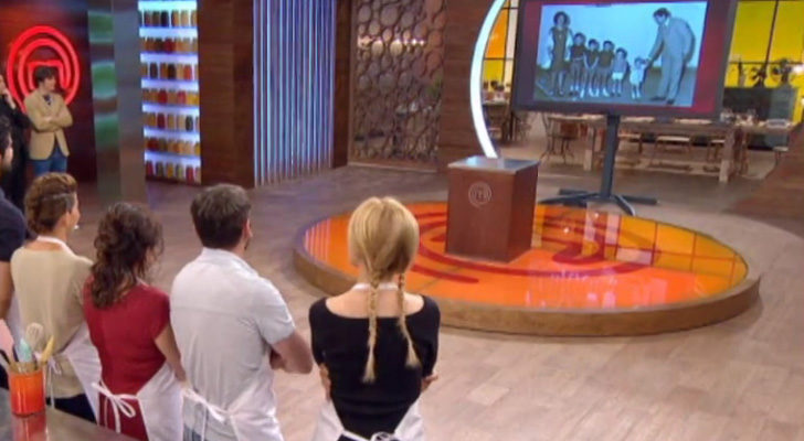 Los concursantes no dudaron en emocionarse al ver sus fotografias de pequeños