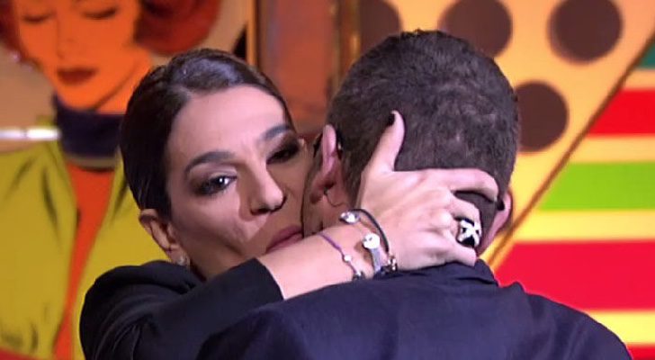 Raquel Bollo abrazando a Jorge Javier Vázquez