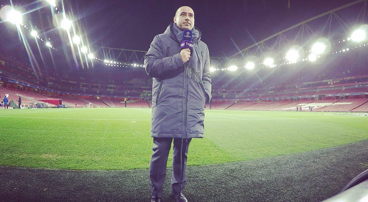 Ricardo Rosety informando para BeIN Sports desde el estadio del Arsenal