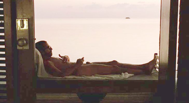 Santi Millán totalmente desnudo