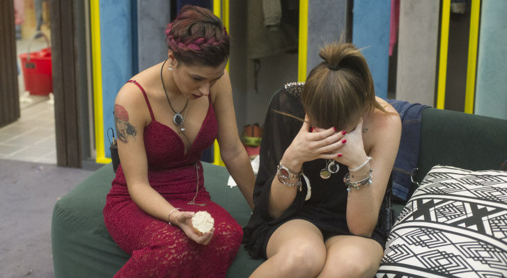 La concursante aconseja a su amiga y la aleja, así, del francés