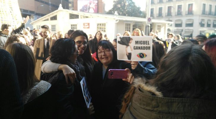 El aluvión de fans del gallego colapsando la madrileña Plaza de Callao