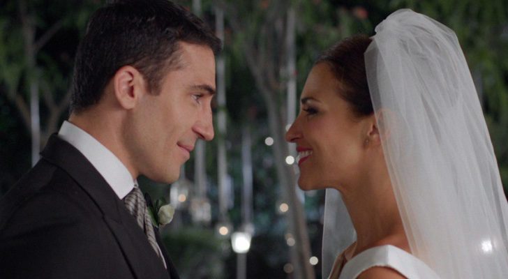 Ana y Alberto casándose en el capítulo final de 'Velvet'