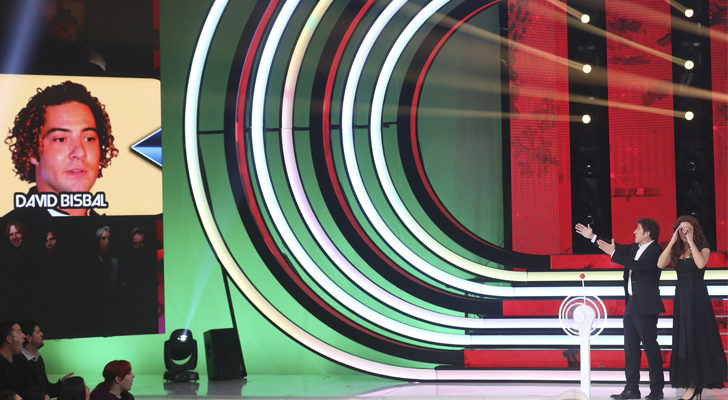 Los concursantes pasan por el pulsador