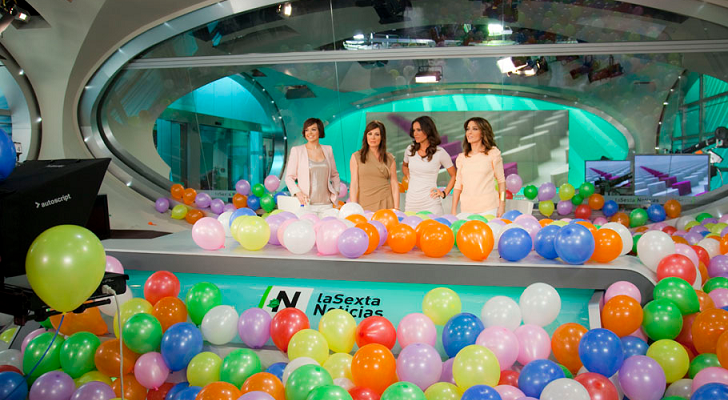 Imagen de las presentadoras en plató