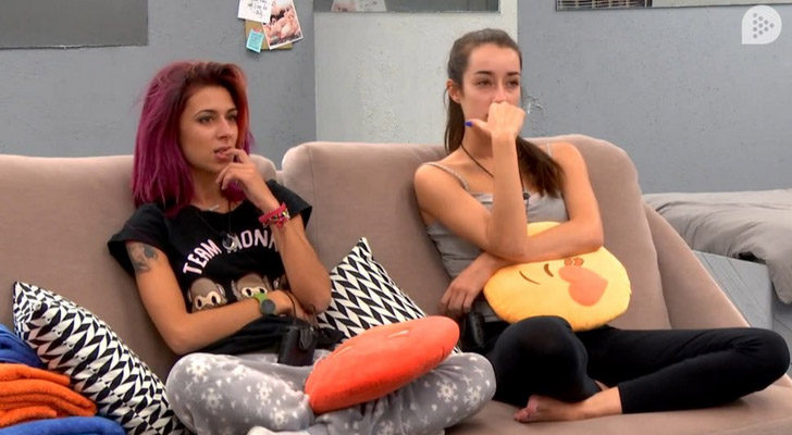 Bea y Adara en el apartamento de 'Gran Hermano'