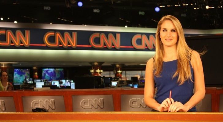 Angie Rigueiro presentando los informativos de CNN