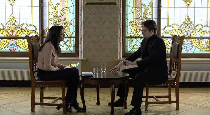 Ana Pastor entrevista a Edward Snowden