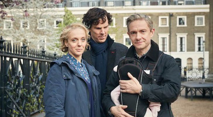 Mary, Sherlock y Watson con el bebé Rosamund Mary en 'Sherlock'