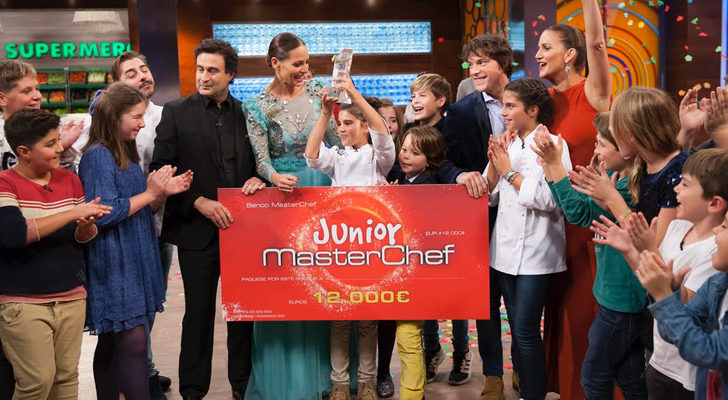 Paula celebra su victoria en &#39;MasterChef Junior&#39; junto a sus compañeros de edición