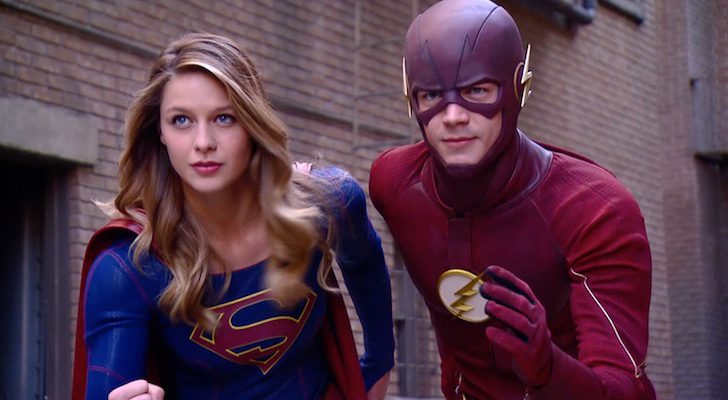 Melissa Benoist y Grant Gustin como Supergirl y The Flash