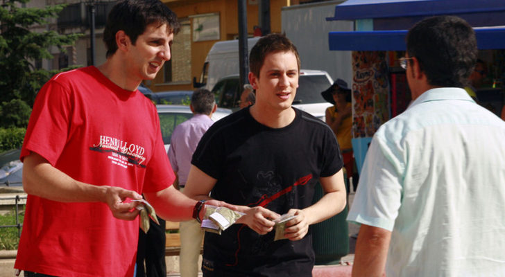 Tú plantas y tus vecinos de Montepinar venden el producto. Así es Javier Maroto en 'La que se avecina'