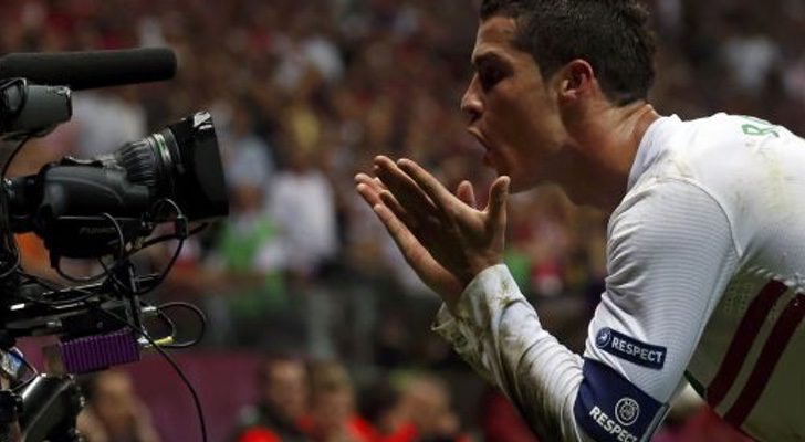 Cristiano Ronaldo en un partido de fútbol/Reuters