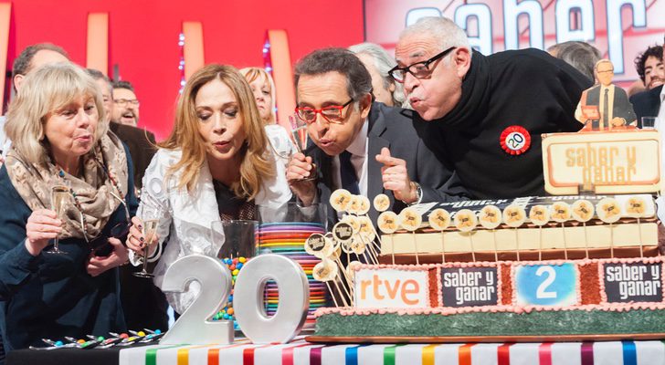 Pilar y Jordi Hurtado soplan las velas del 20 aniversario de 'Saber y ganar'