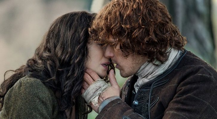 Claire y Jamie en una escena de 'Outlander'
