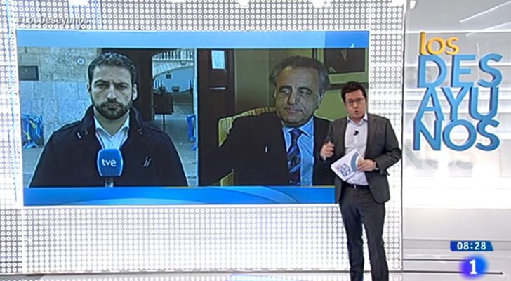 Sergio Martín presenta de pie en el nuevo plató de &#39;Los desayunos de TVE&#39;