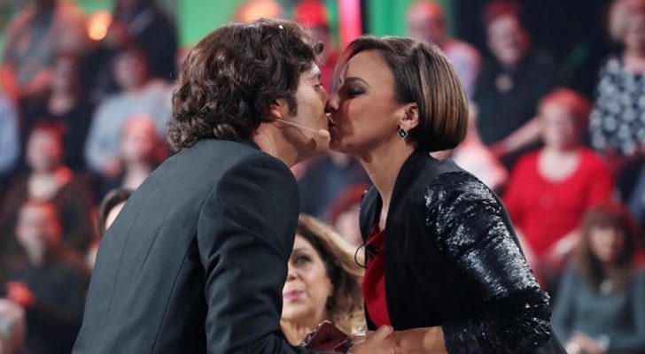 David Guapo y Chenoa se besan en 'Tu cara me suena'