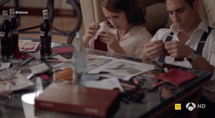 Ana y Alberto diseñan unos trajes inspirados en una botella de Coca Cola