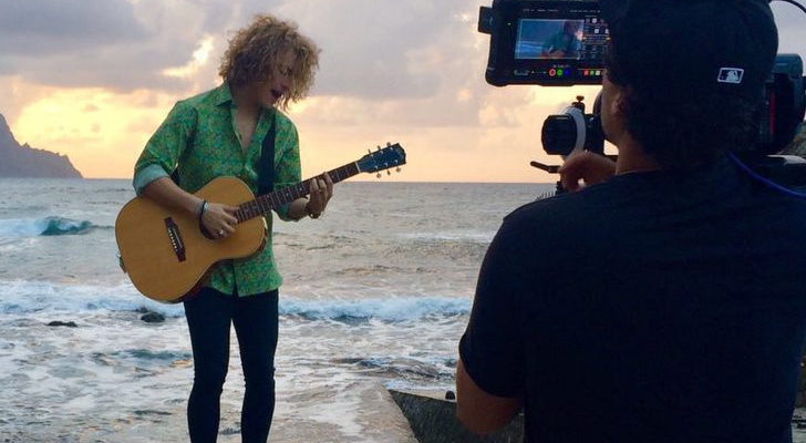 Manel Navarro, durante la grabación de su videoclip en Tenerife